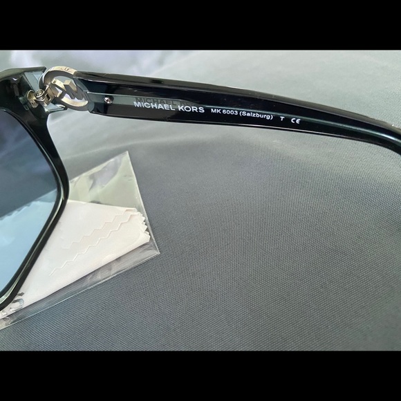 Michael Kors MK6003 Salzburg Sunglasses Case/Cloth - Picture 4 of 4